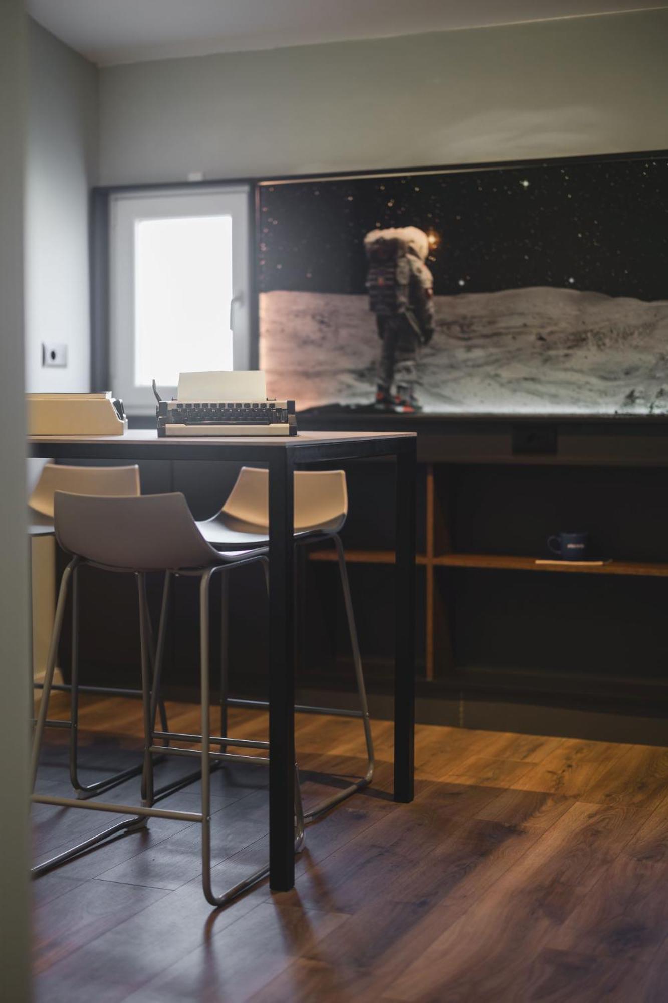 Moon 2 Apartment *